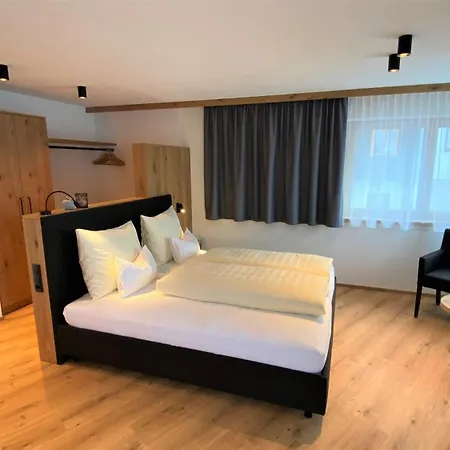 Garni Binta 3* 이스크글