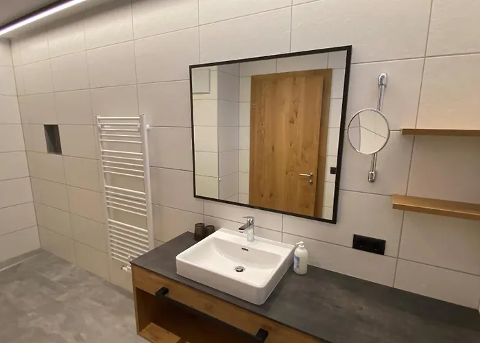 Garni Binta ايشجل